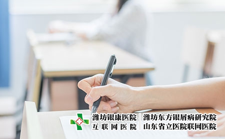 摄图网_500399337_教室里认真做作业的同学（企业商用）