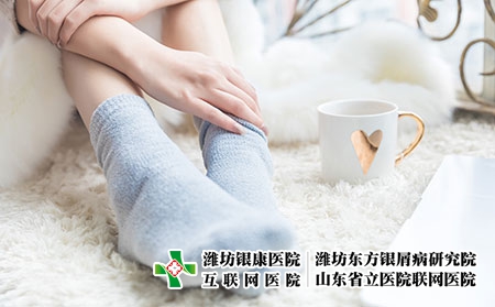 摄图网_501130603_美女居家脚部保暖（企业商用）