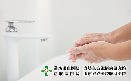 摄图网_501697376_女性卫生间洗手特写（企业商用）