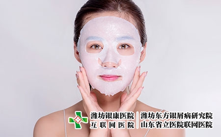 摄图网_500651484_女子使用面膜展示（企业商用）