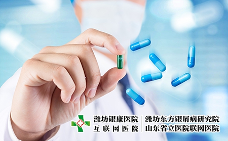 摄图网_500691006_医生手拿药物（企业商用）