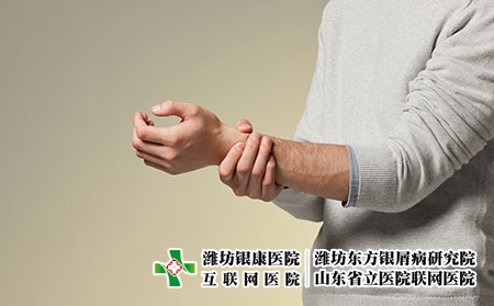摄图网_501528683_青年男性手腕疼痛（企业商用）关节